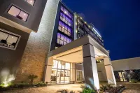 Tripod by Pedestal Hotel