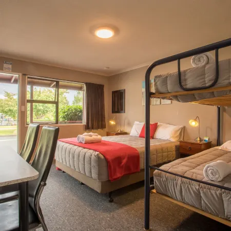 Te Anau Top 10 Holiday Park and Motels
