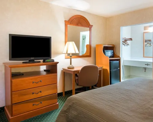 Quality Inn Petersburg Fort Lee Area - parking