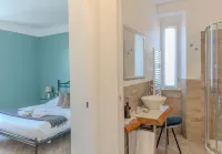 Diamond Apartments - Balcony