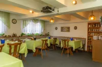 Pension Zum Schwanenteich - breakfast
