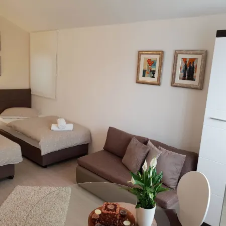 Apartments & Rooms Petra