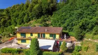 Residence la Mezzaluna Hotels in Camporgiano