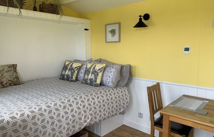 Shepherds Hut with Hot Tub North Wales Anglesey