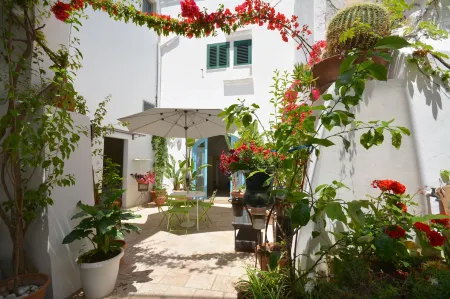 B&B Palazzo del Capitolo - by I Bastioni San Domenico Отели рядом с достопримечательностью «Gallipoli 1° accesso libero al Mare»