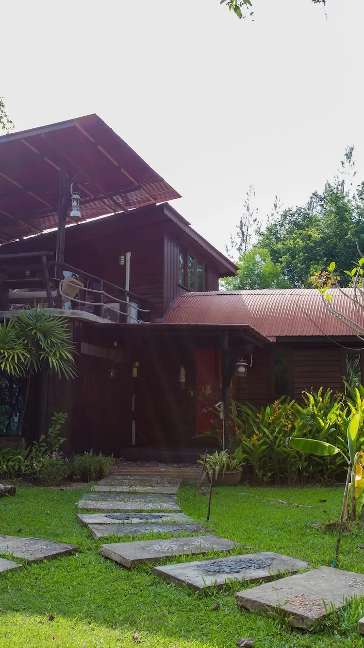 ห้องสวีทแฟมิลี่บนเรือพร้อมวิวสวน (คูมทอง)