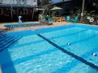 Captain's Cove Motel - Beach