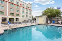 Quality Inn & Suites - Pools