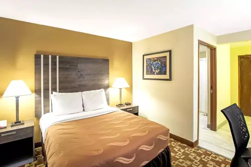 Norwood Inn & Suites Milwaukee - 2 estrellas