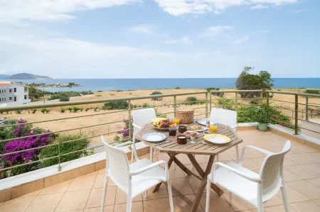 Villa Luisa Exclusive Residences Отели в г. Monemvasia