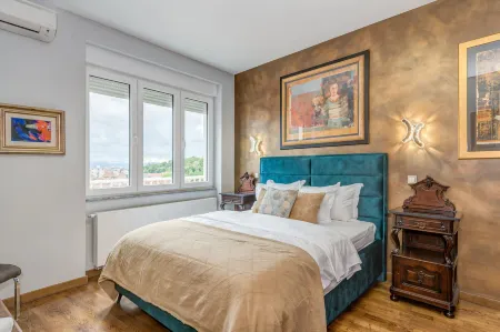 Grand Square Suite - Tale of the City Отели рядом с достопримечательностью «Бан Йосип Елачич»