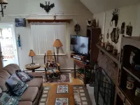Quiet and Cozy Chalet Retreat - Renovated
