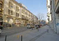 Hop Inn Rooms & Suites