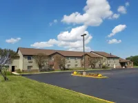 Super 8 by Wyndham DeKalb IL Hotels in Sycamore
