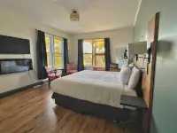 Inn at the Falls - balcony