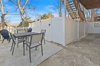 100 Year Old Southern Charmer ~HOT TUB~ Great Local