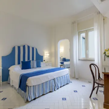 Hotel Villa di Sorrento Отели рядом с достопримечательностью «Пляж Петерс»