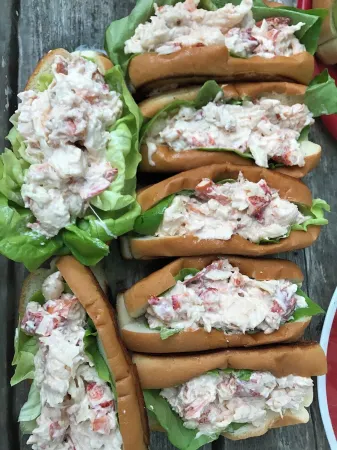 QUINTESSENTIAL MAINE LOG CABIN SET ON GORGEOUS LAKE