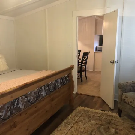 Beaufort -Close to Parris Island and Historic Downtown, New Renovation, Sleeps 8