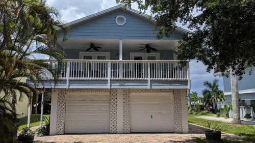 Keys stilt house top floor unit