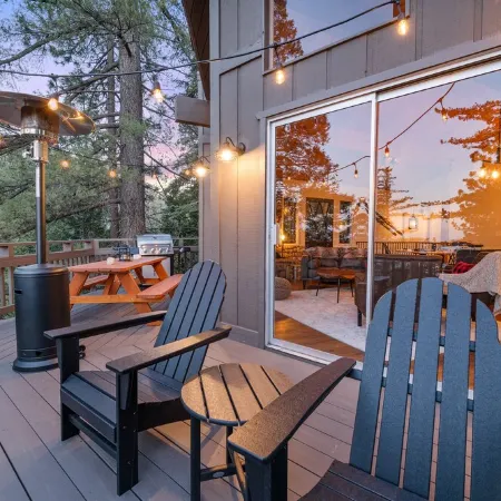 Cozy Treehouse with Lake View of Lake Arrowhead - 5 min from Village and Skypark