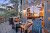 Cozy Treehouse with Lake View of Lake Arrowhead - 5 min from Village and Skypark Hotels near Rim of the World Hwy