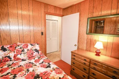Waterfront Access and Fire Pit - Inviting Family Haven