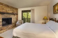 Scenic Views and Cozy Fireplace - Spacious Family Retreat Hotels in Winter Park