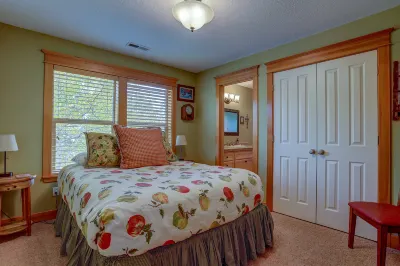 Sophisticated Townhome with Rustic Fireplace - Elegant Charming Hotels near Vinzenz Lausmann Memorial State Natural Area