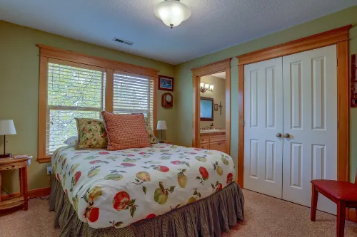 Sophisticated Townhome with Rustic Fireplace - Elegant Charming