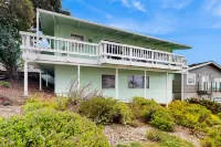 Single floor home w/ ocean views, close to beach - dog friendly & easy access