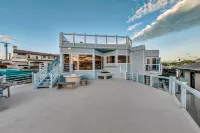 Ocean View and Panoramic Deck - Charming Coastal Retreat