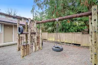 Dog-friendly apartment with bay views & balcony - walk to waterfront Hotels in Poulsbo