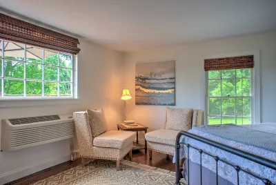 Cozy Efficiency with Scenic Deck Retreat - Charming Historic Hideaway