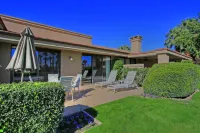 Lake Views and Access to Upscale Club Facilities - Elegant Retreat