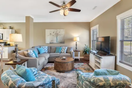 Private Entrance and Fully Equipped Kitchen - Tranquil Family Haven Отели в г. Фэрвью