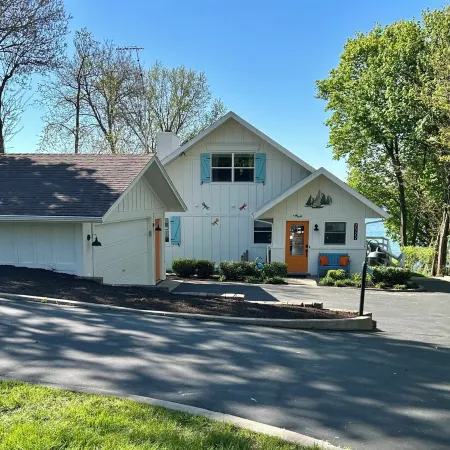 Lakefront Luxury Home with Private Pier, Sleeps 14, 3rd Night Free This Spring
