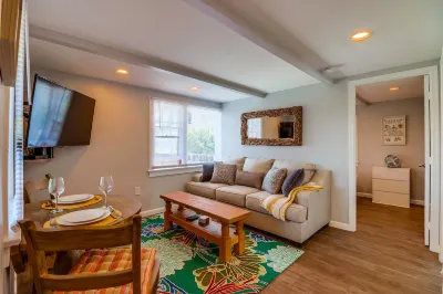 Fully Equipped Kitchen and Close to Scenic Beaches - Charming Getaway