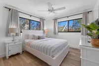 Stunning Views & Casual Elegance Beachfront Retreat