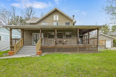 Charming Getaway with Wraparound Porch - Cozy Forest Retreat