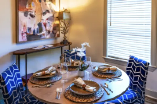 Full Kitchen and Scenic Fire-Pit - Charming Historic Cottage