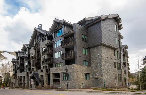 Stunning Mountain Views and Gourmet Kitchen - Stylish Retreat