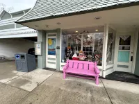 Spacious Upper-Level Apartment with Scenic Views - Charming Retreat
