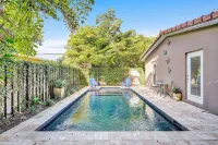 Heated Pool, Parking, 5 Min Walk to Food and Fun!