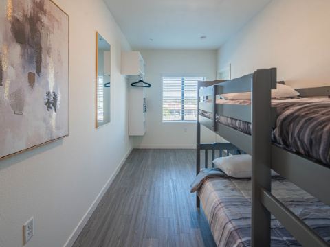 Stylish Living with Pool and Fitness Center - Cozy Modern Oasis