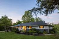 Secluded & Fancy Lake House. Free Kayaks & Canoe! - ブティック