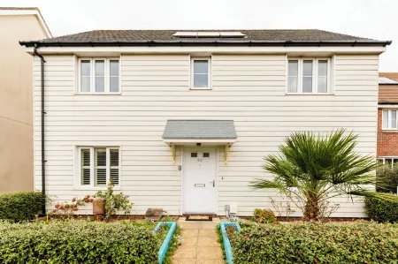 5 beds in 4 bedrooms Jungle House Отели рядом с достопримечательностью «Университет Чичестер»