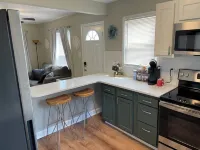 Spacious Cottage on Main st- Near Downtown