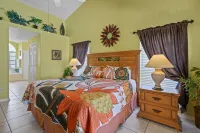 Very Clean & Spacious! Pool, Game Room, BBQ, 2 King Masters--Close to Disney!