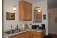In-Town Bar Harbor, One Bedroom, Huckleberry Suit